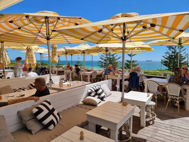 Grand Beachside Villa gallery image 5