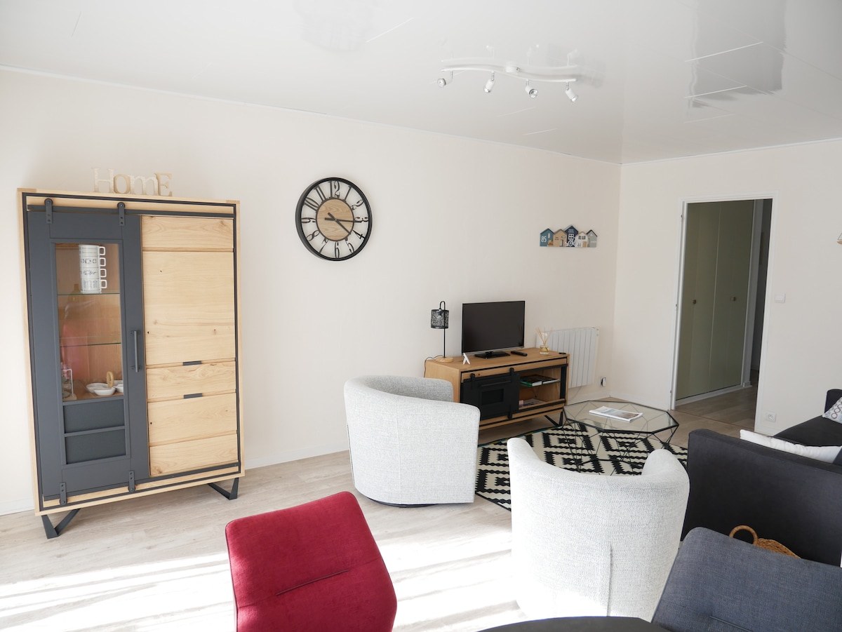 Popular Airbnb listing: Renovated apartment 100 m from the large beach. in Saint Georges De Didonne