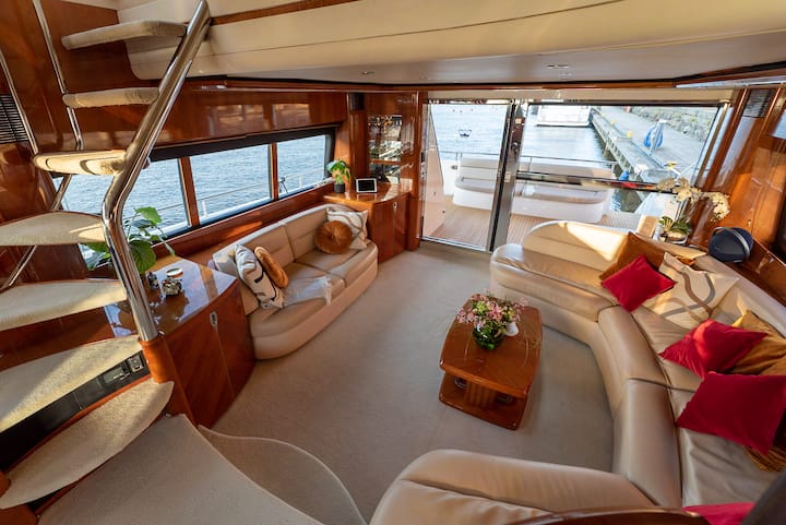 The Lux Yachts - Luxury Private Yacht Experience - Helsinki