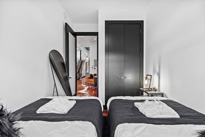 Rustic-Chic 4BR for Groups– Bushwick’s Finest Stay gallery image 4