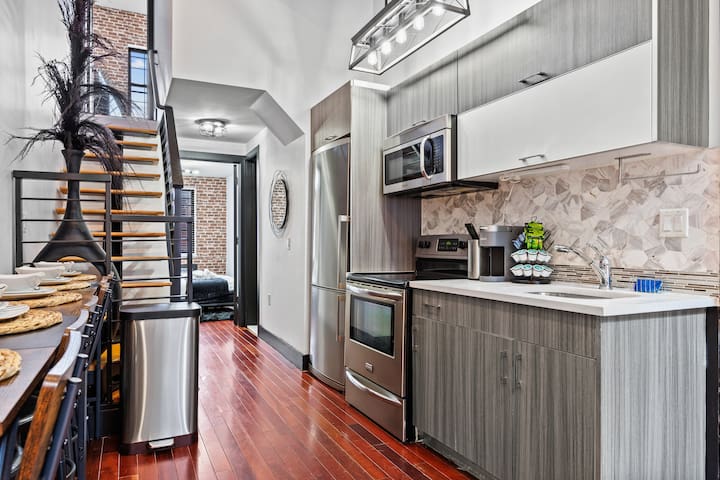 Rustic-Chic 4BR for Groups– Bushwick’s Finest Stay gallery image 3