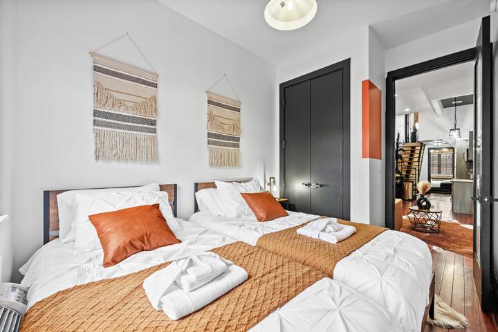 Rustic-Chic 4BR for Groups– Bushwick’s Finest Stay gallery image 5