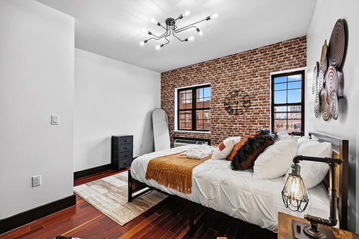 Rustic-Chic 4BR for Groups– Bushwick’s Finest Stay gallery image 2