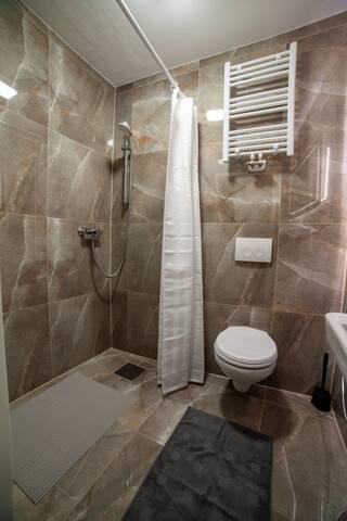 Nice 3-Bedroom Apartment gallery image 4