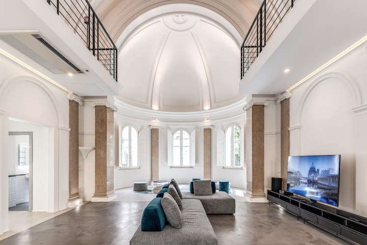 Gleaming Loft Chapel Leopardi near Colosseum