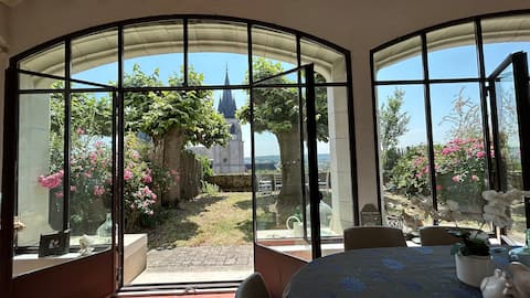 "Des Lys de Loire" accommodation with garden and parking