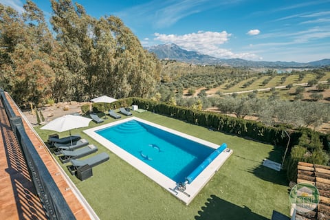 Spacious 4BR Villa with Private Pool & Garden