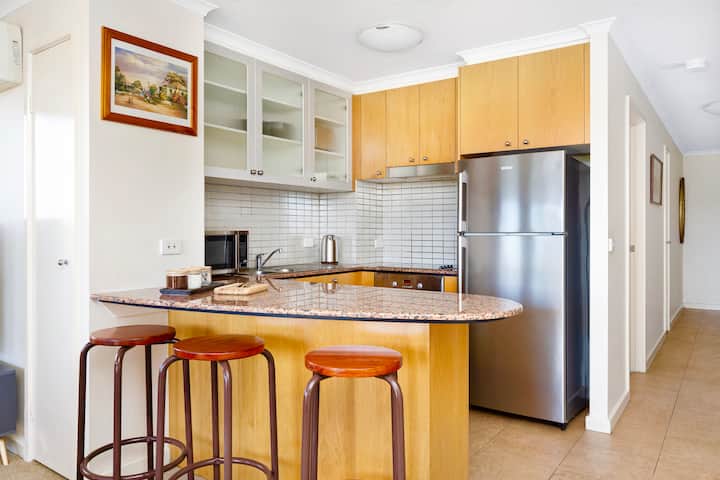 Central Comfort & Spectacular Views - Australia