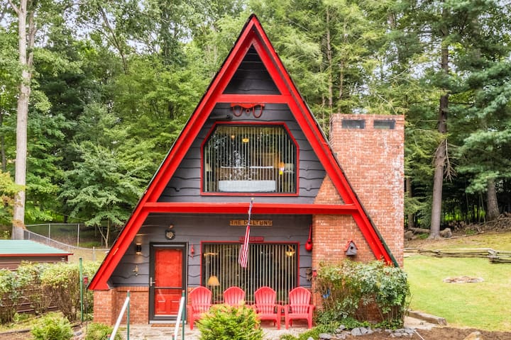 Cozy A Frame 15 min to Asheville | Hot Tub & Games