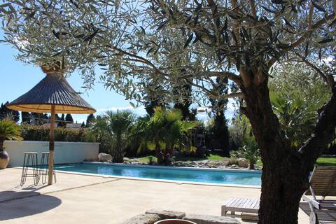 Contemporary villa - Heated pool