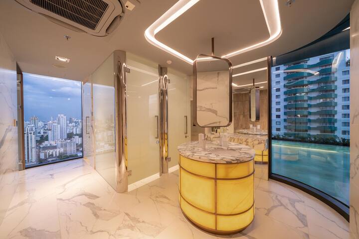 Beautiful Super Luxury Designer ASOKE BTS 75sqm gallery image 3