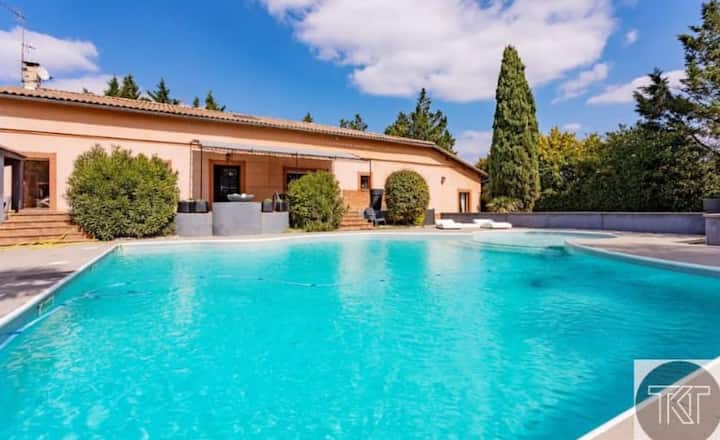 Large Toulouse farmhouse