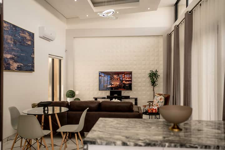 The House @The Lofts W/ King Bed, Wi-fi & Parking - Windhoek