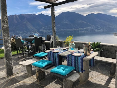 Villa mit Panoramaseeblick
