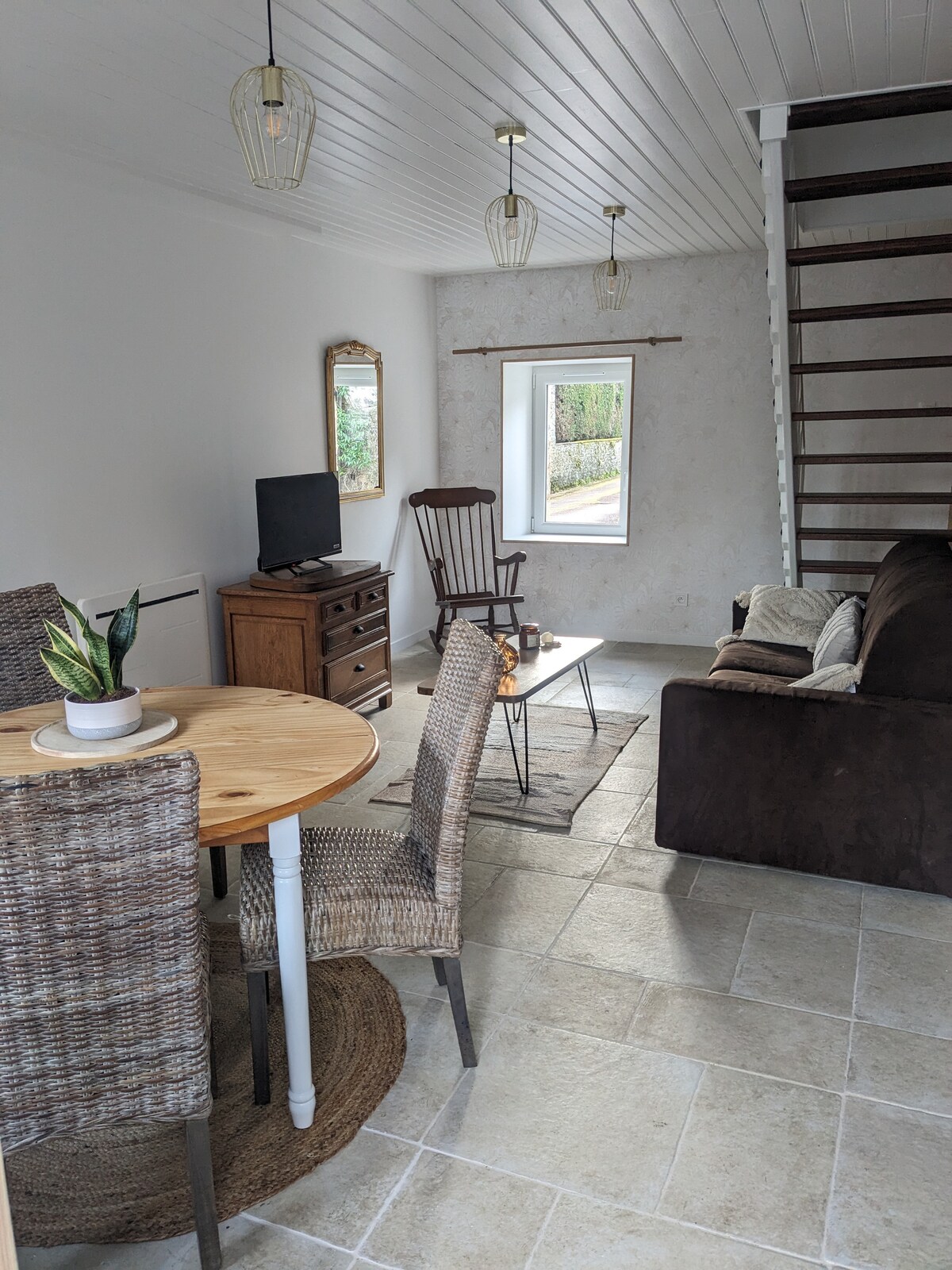 Popular Airbnb listing: Gîte for rent in Saint Germain Sur Ay