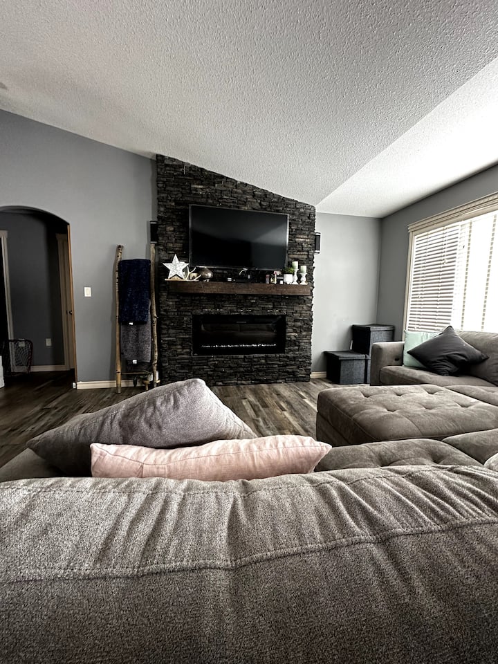 Relaxing Home In Medicine Hat. - Medicine Hat