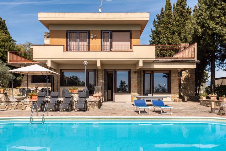 Modern Panoramic Villa in Florence gallery image 5