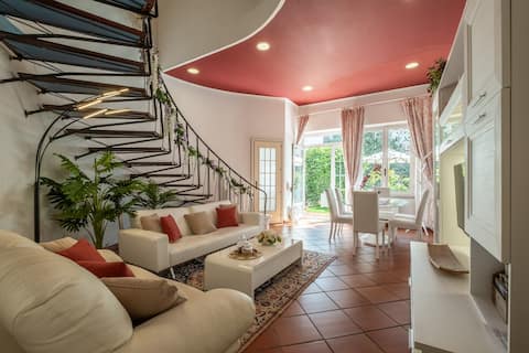 Elegant Villa Lu' 10 minutes from the sea