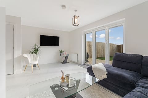 Scenic getaway, open plan home!