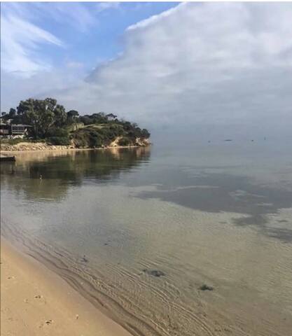 Kona Kahlua Sorrento: Absolute Beach Frontage gallery image 5