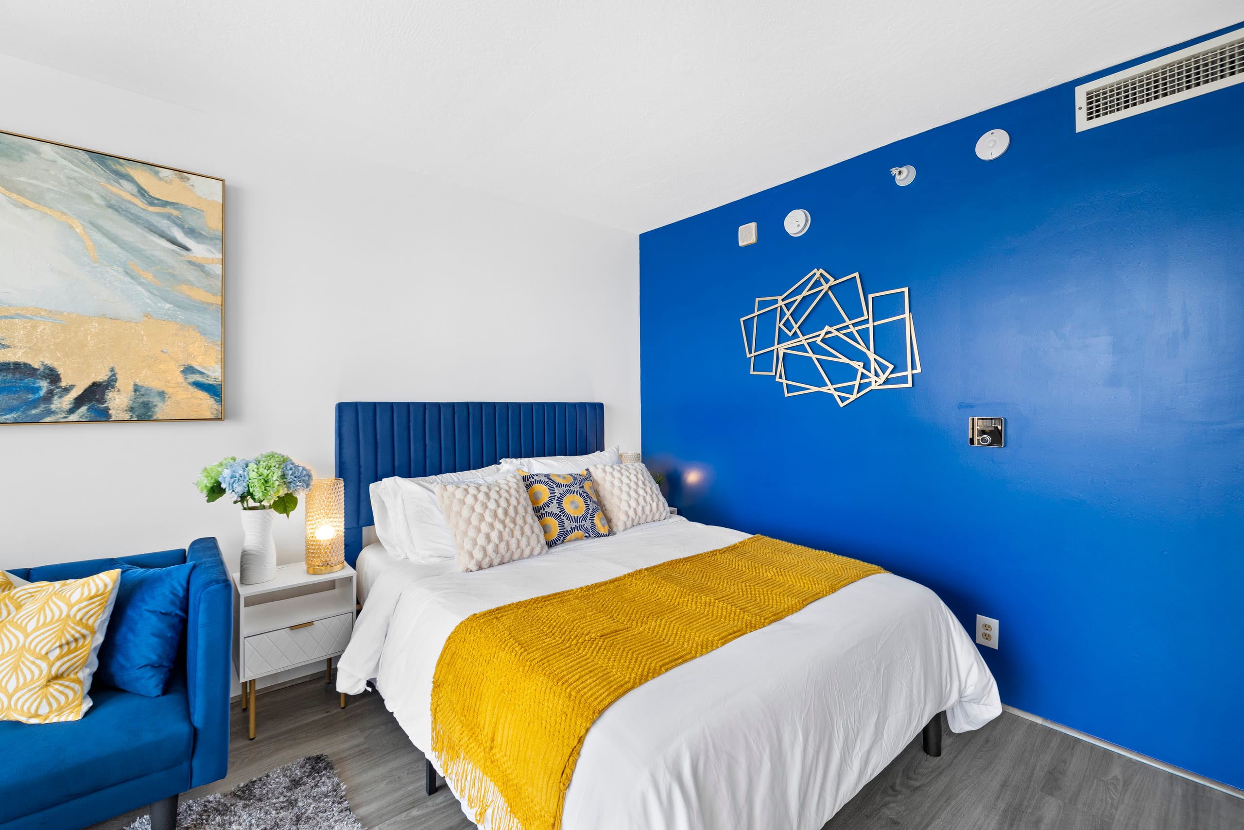 Blissful Coastal Studio Gem - Image 16