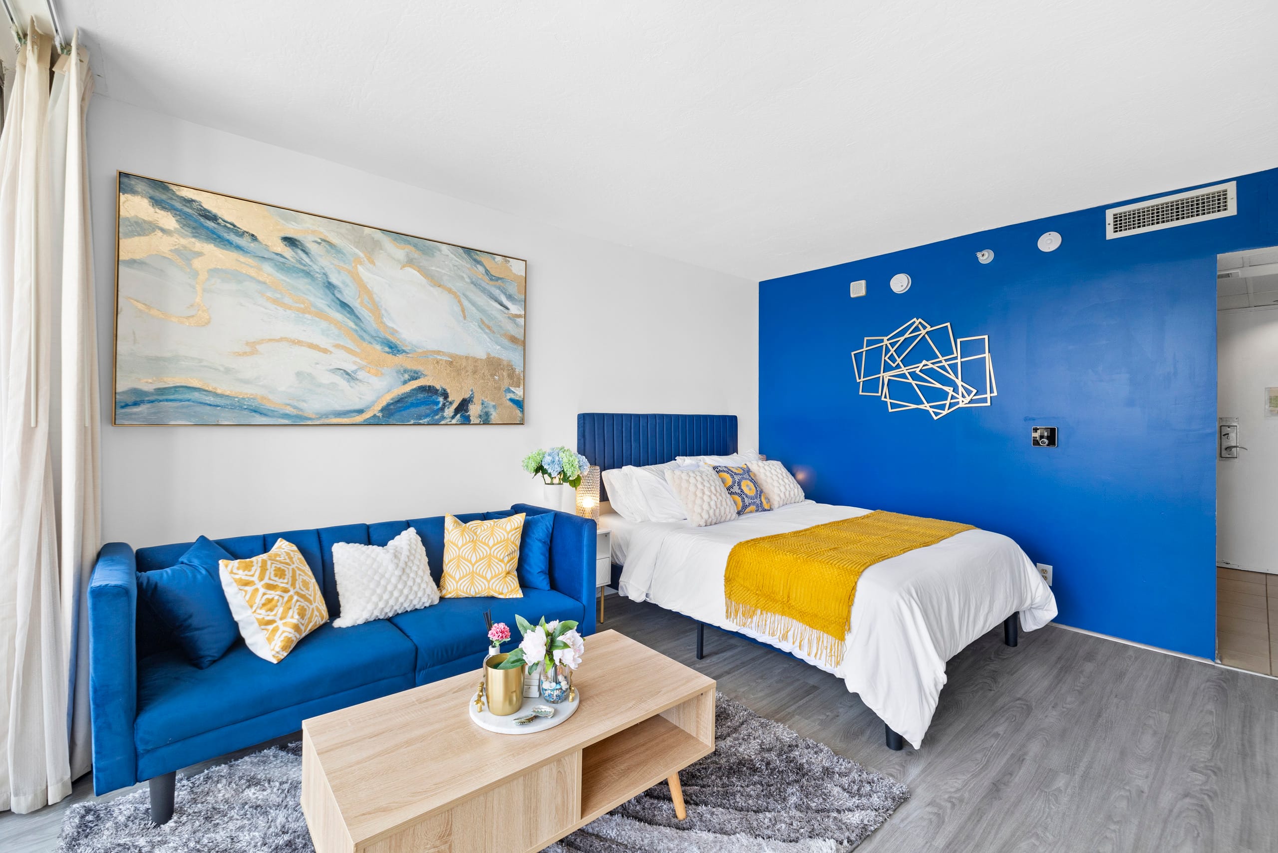 Blissful Coastal Studio Gem - Image 15