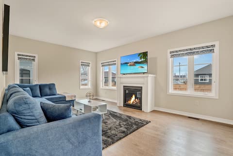 Blue Mountain Retreat | 5BR Home by Scandinave Spa