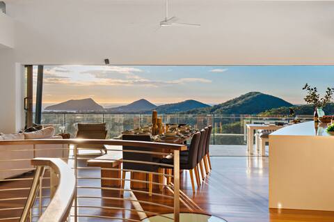 The Dreamhouse Nelson Bay - Luxury Ridgetop Estate