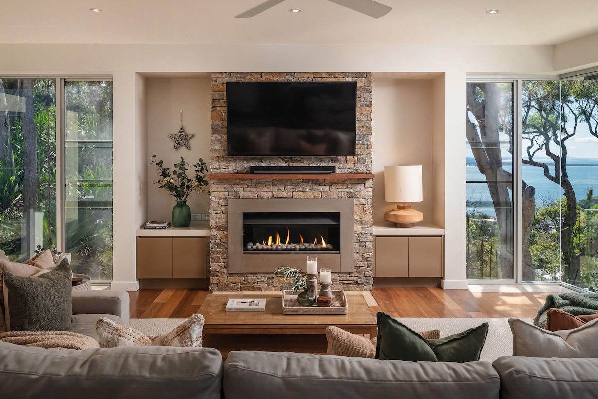 Successful Airbnb property: The Dreamhouse Nelson Bay - Luxury Ridgetop Estate in Nelson Bay