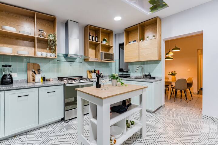 Group-Friendly, Private Rooftop, City Views & BBQ gallery image 5