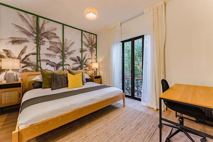 Group-Friendly, Private Rooftop, City Views & BBQ gallery image 3