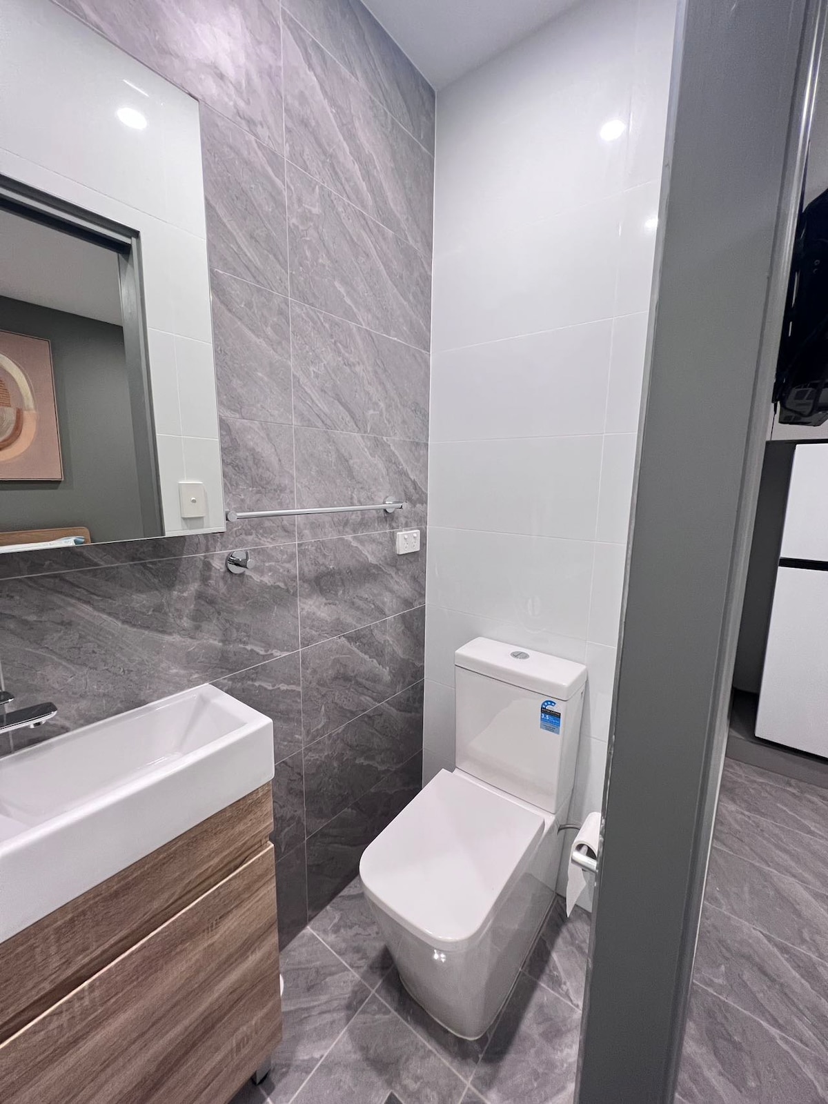20% off Self-contained studio near train