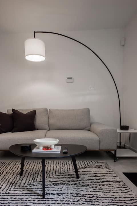 Top Airbnb: “The Noir Suite”- Central, Minimal &Self Check in Hastings Sunrise