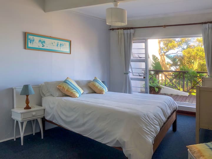 Долна спална соба 1 (со поглед на море) брачен кревет (широк 150-179 см)