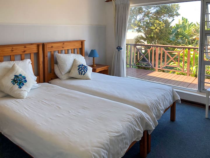 Долна спална соба 2 (со поглед на море) - двокреветни кревети