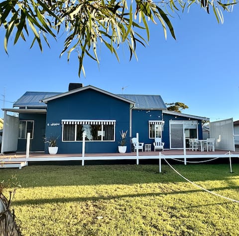 Unwind ON IVY - 4 bd home | Golf & Beach Getaway