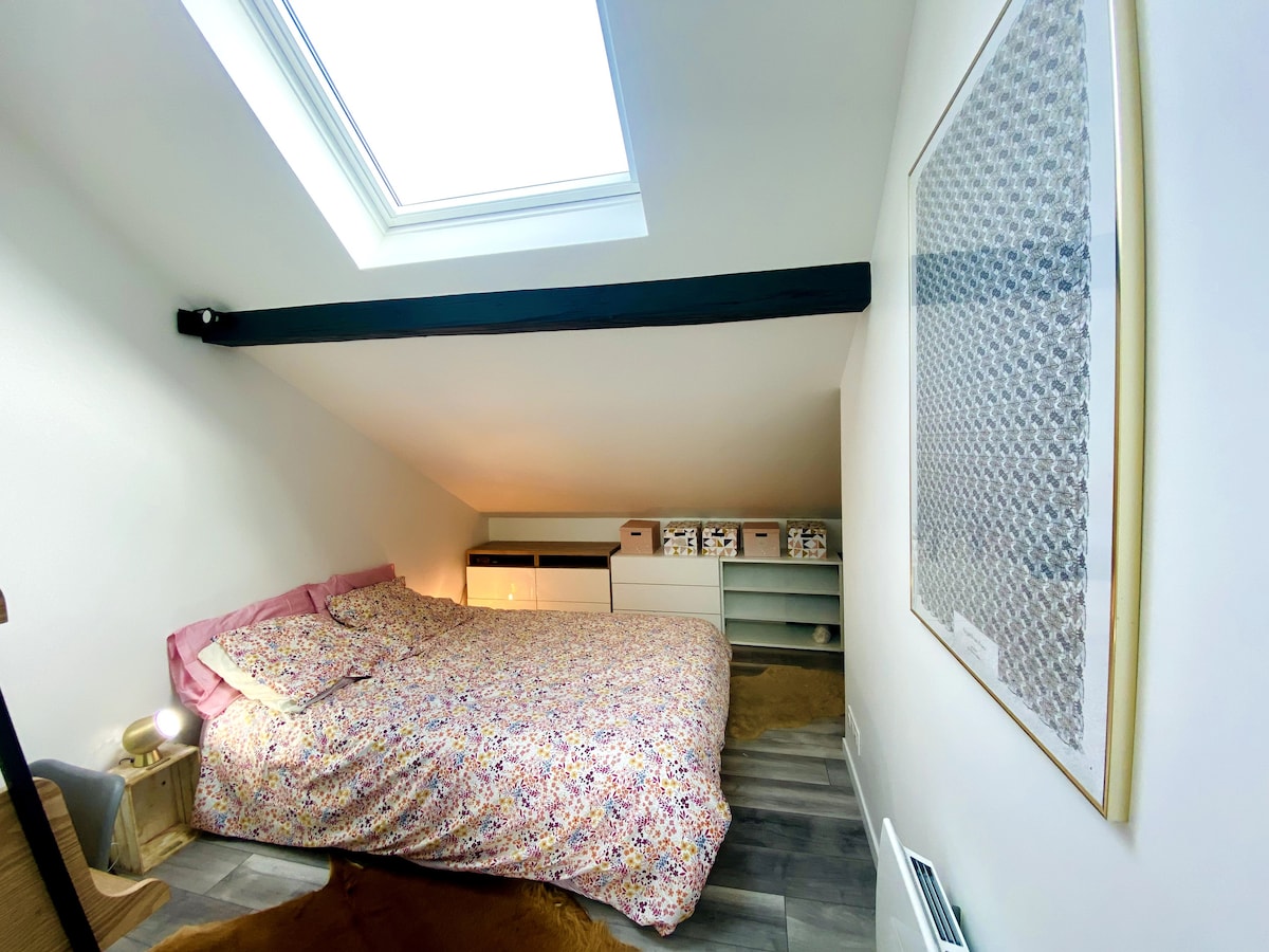 Dhomë gjumi 1 me krevat 140 cm