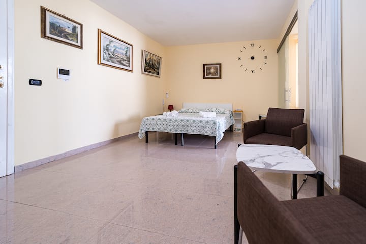 Ingang waar het tweepersoonsbed zich bevindt