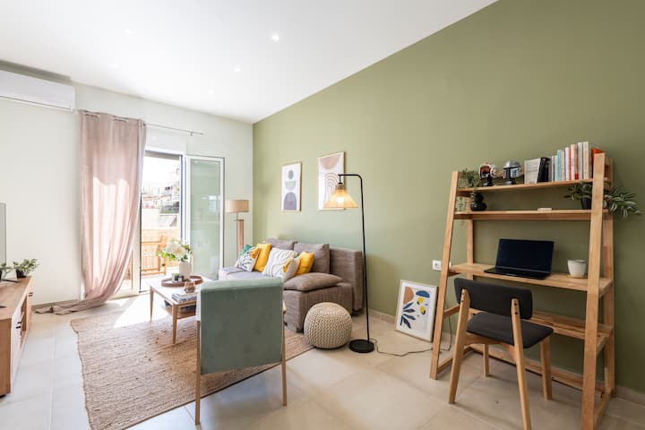Bright Spacious Apartment | 2 Bedroom | Terrace - Atenas