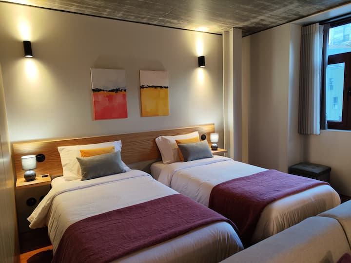 Cama individual y camas de 90x200 cm.

Dormitorio y camas individuales de 90x200 cm.