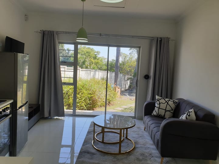 Private Apartment -Beacon Bay - East London