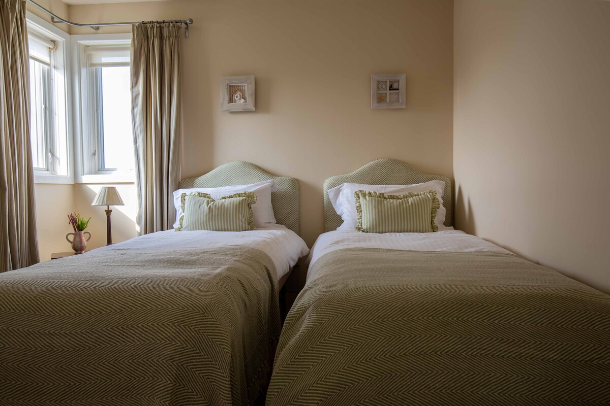 Môžu to byť dve samostatné postele alebo jedna veľmi veľká manželská posteľ