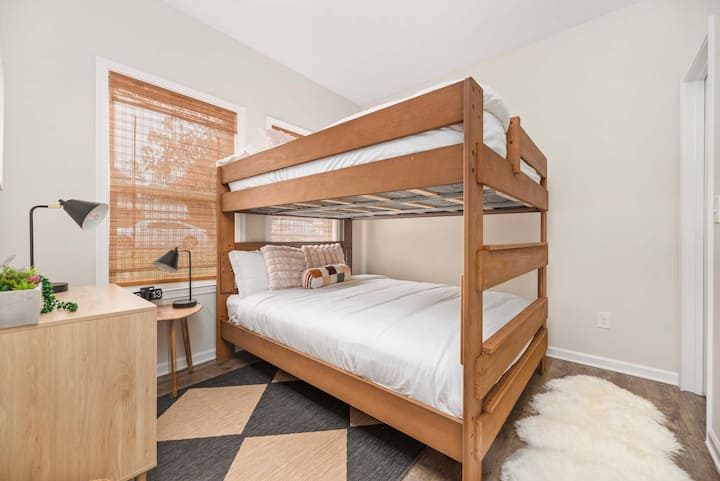 2 veľké manželské postele pre až 4 hostí.