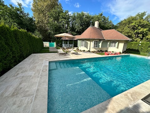 Elite House - luxury pool villa