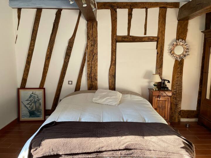 Chumba 1 cha kulala kwenye ghorofa ya chini kilicho na bafu la kujitegemea