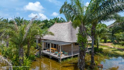 Lodge Oshun, Le Village d'Hélène