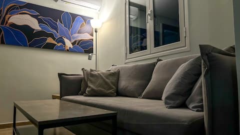 Popular Airbnb listing: Exquisite Penthouse facing Breathtaking Acropolis in ΜΕΤΑΞΟΥΡΓΕΙΟ