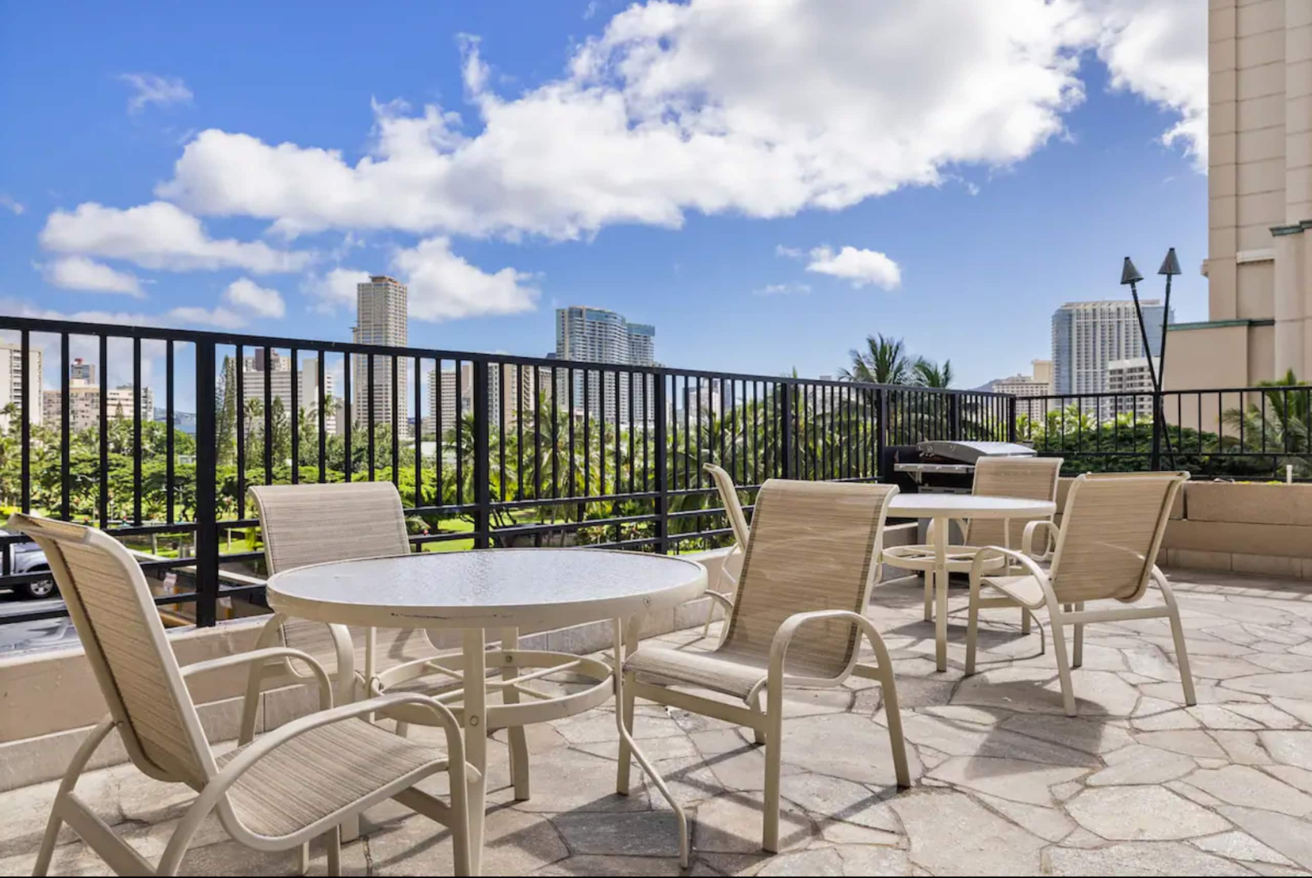 Hotel in Honolulu · ★4.9 · Studio · 2 beds · 1 private bath - Image 38