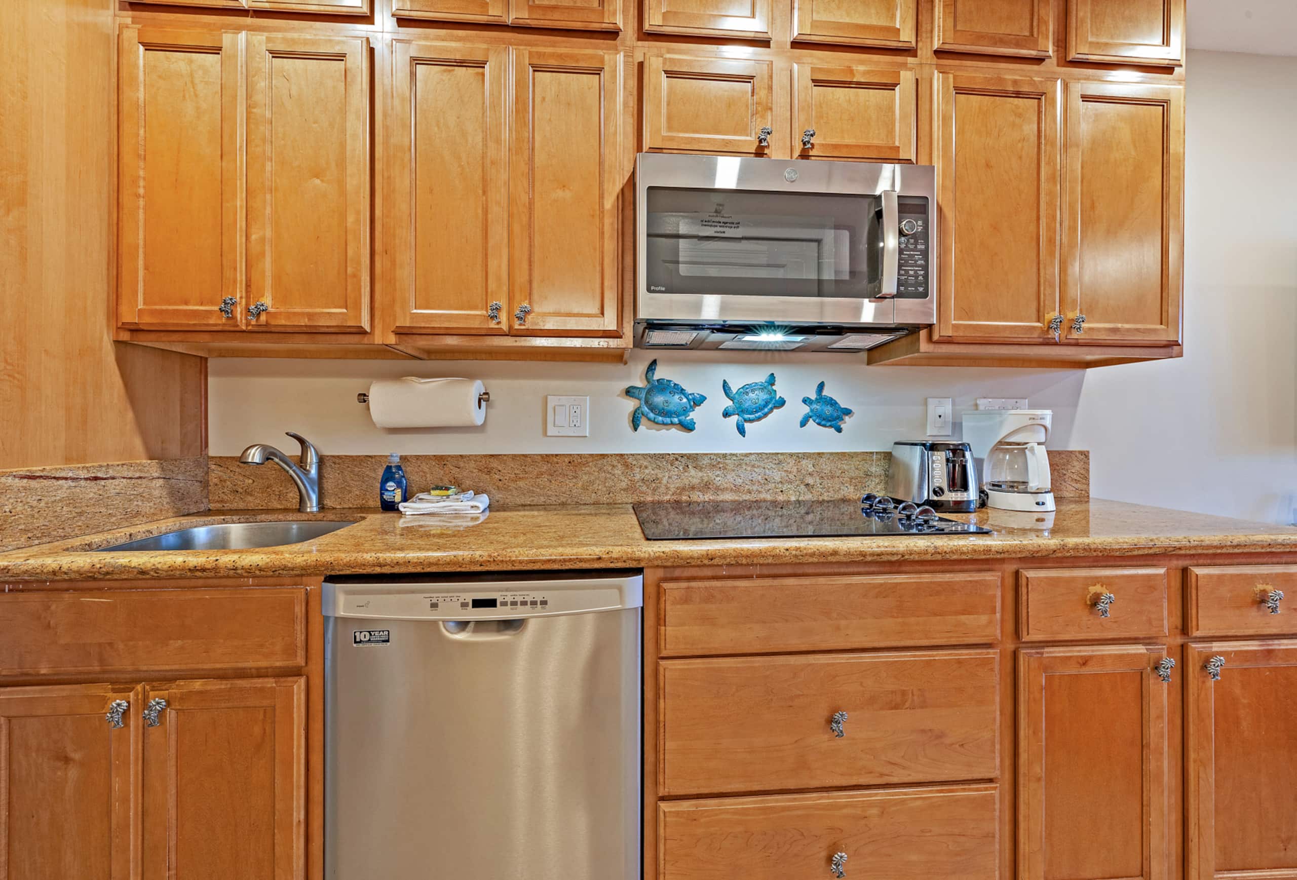 Condo in Lahaina · ★5.0 · Studio · 2 beds · 1 bath - Image 8