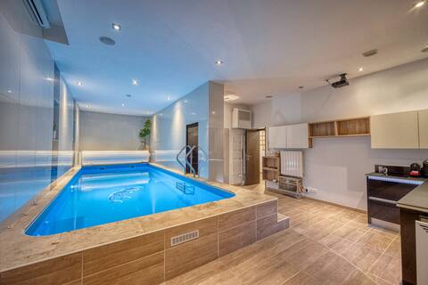 La Villa | Swimming Pool - Karaoke - Games